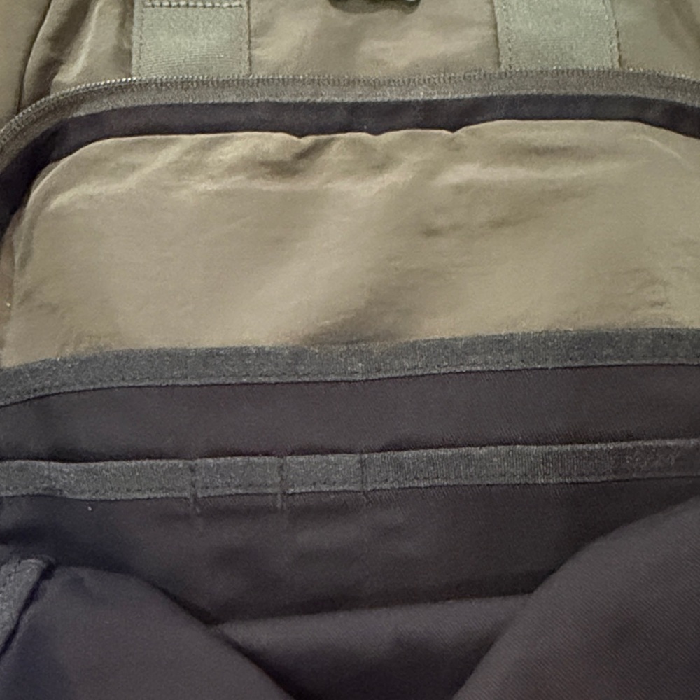 Levi's Army Green L-pack Round Backpack/NWT - Picture 5 of 12